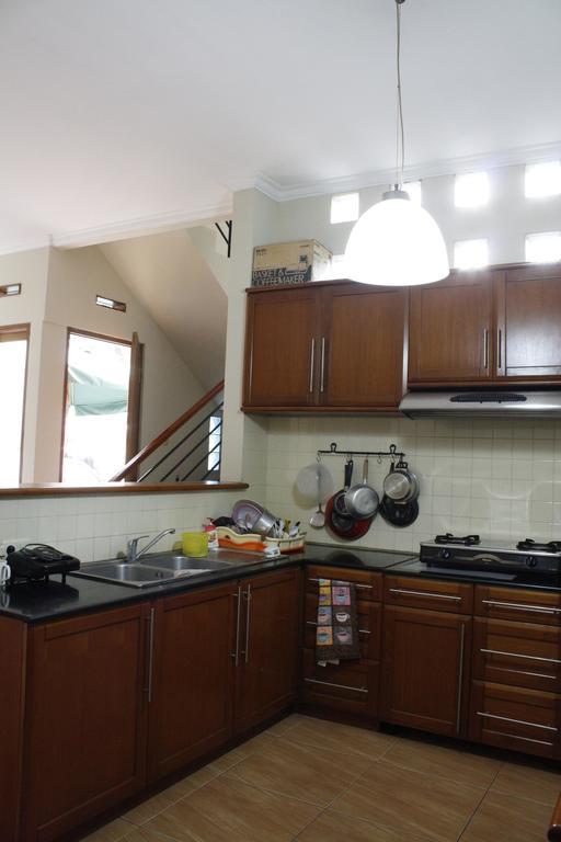 The Attic Bed & Breakfast Bandung Exterior foto