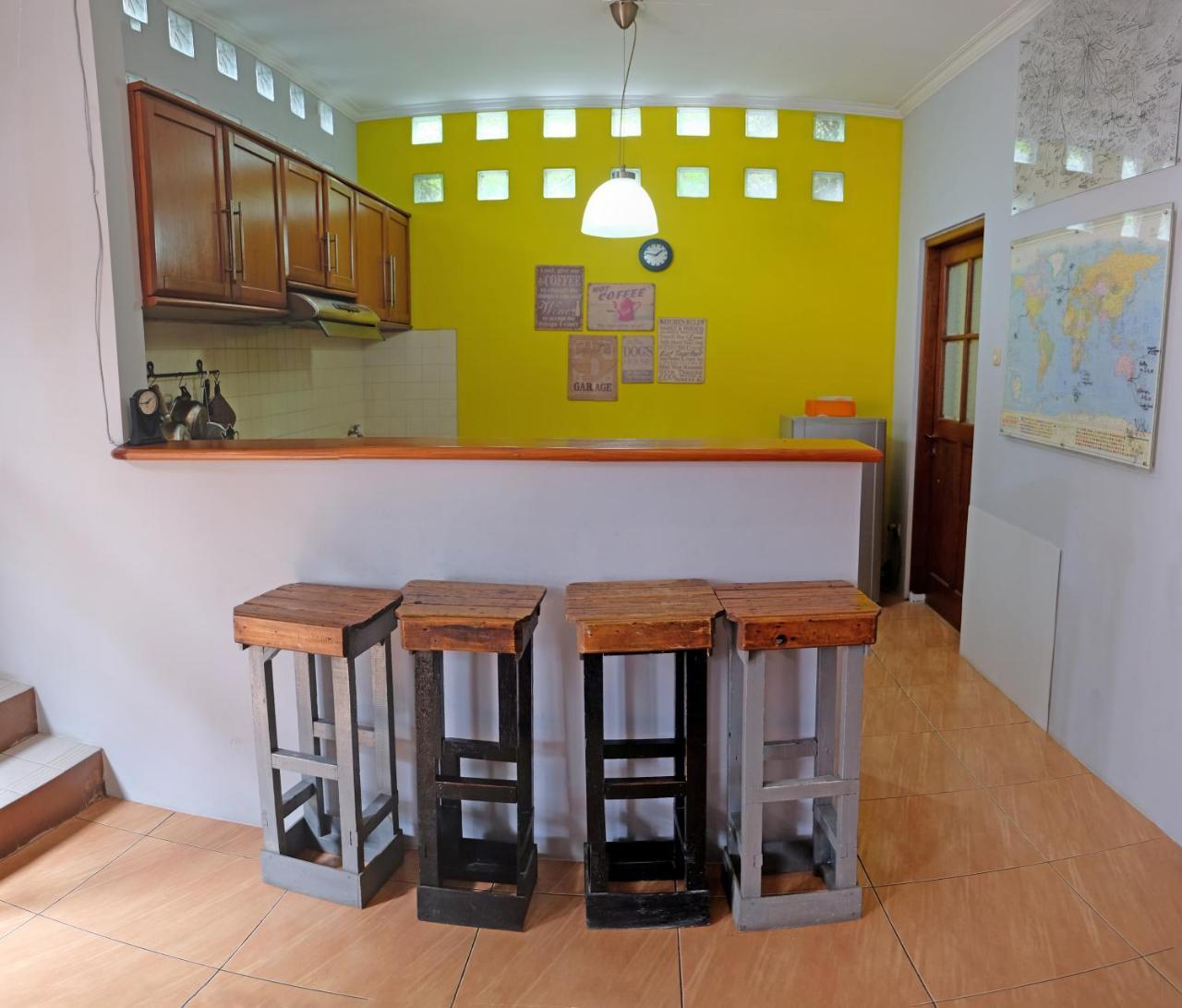 The Attic Bed & Breakfast Bandung Exterior foto